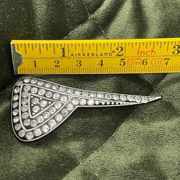 Antique brooch - diamanté set into black plastic with hand painted detail - Picture 5 of 11